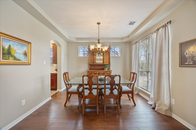 Host your family dinners here | Image 12