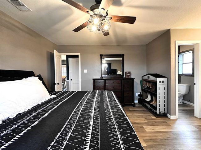 Primary bedroom is a retreat with ensuite | Image 20