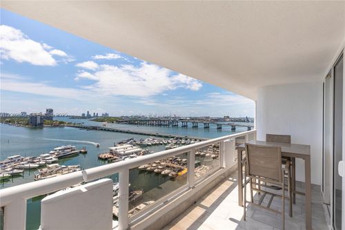 a1533-1717 N Bayshore Dr, Miami, FL, 33132-1103 | Card Image