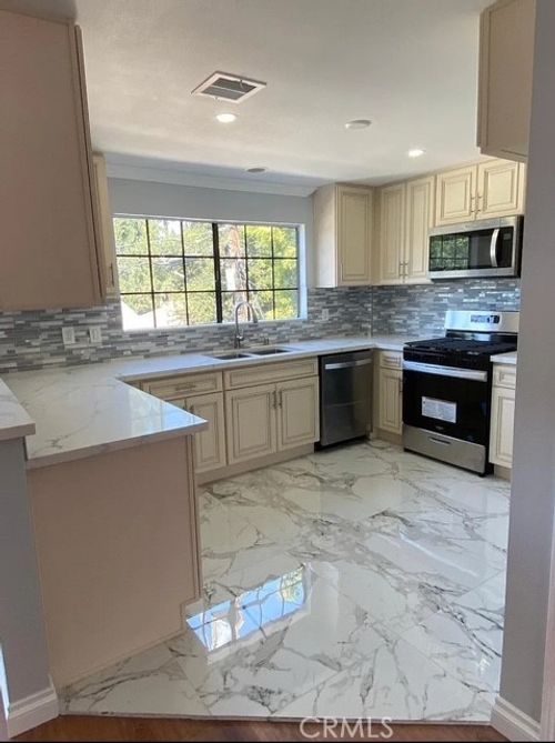 c-21217 De La Guerra St, Woodland Hills, CA, 91364-2022 | Card Image