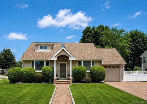 7 Ronald Ave, Hicksville, NY, 11801-2105 | Card Image