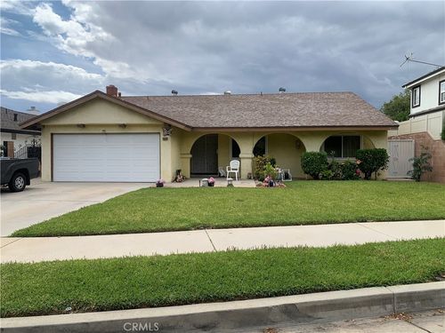 8221 Greenbush Ave, Panorama City, CA, 91402-5514 | Card Image