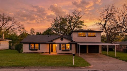 1213 Walker Dr, Hurst, TX, 76053-6327 | Card Image