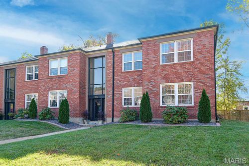 2w-8154 Whitburn Dr, Saint Louis, MO, 63105-2447 | Card Image