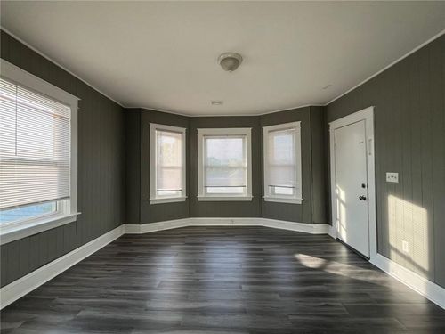 3f-70 Oliver St, Bristol, RI, 02809-2396 | Card Image