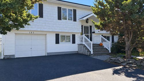 141 E John St, Lindenhurst, NY, 11757-4109 | Card Image