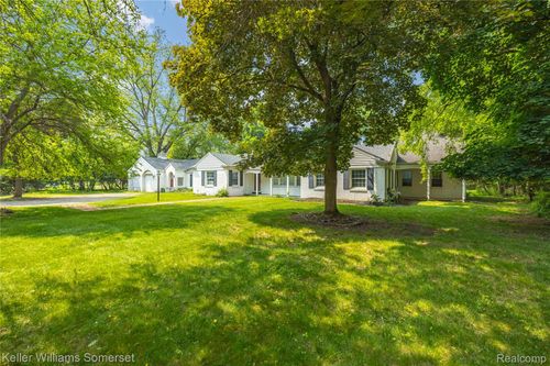 21700 13 Mile Rd, Beverly Hills, MI, 48025-4806 | Card Image