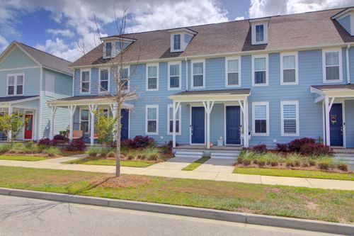 585 Blueway Ave, Summerville, SC, 29486-5409 | Card Image