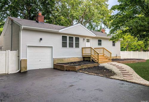 602 Old Post Road, Port Jefferson, NY, 11777 | Card Image