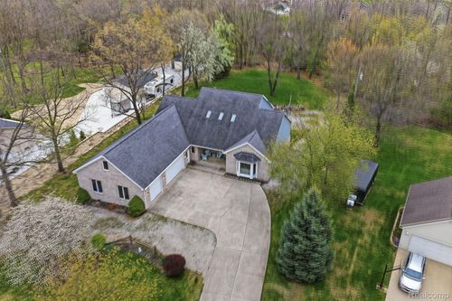 3630 S Shimmons Cir, Auburn Hills, MI, 48326-3920 | Card Image