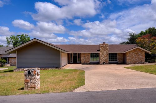 18 Country Ln, Wimberley, TX, 78676-2509 | Card Image