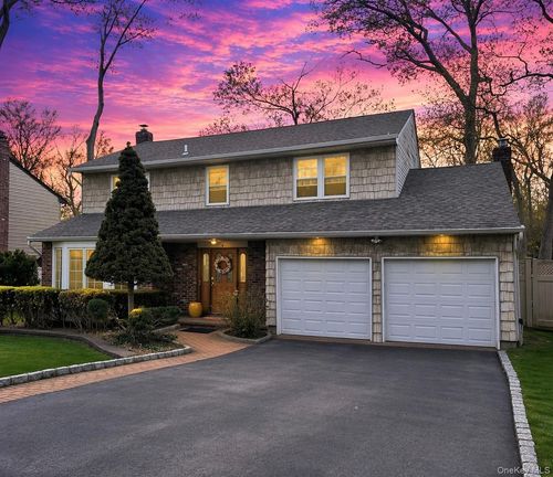 9 Chester St, Smithtown, NY, 11787-5514 | Card Image