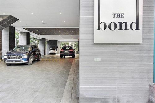 3705-1080 Brickell Ave, Miami, FL, 33131-3994 | Card Image