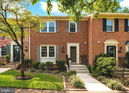 6571 Snowbell Ln, Falls Church, VA, 22042-2254 | Card Image