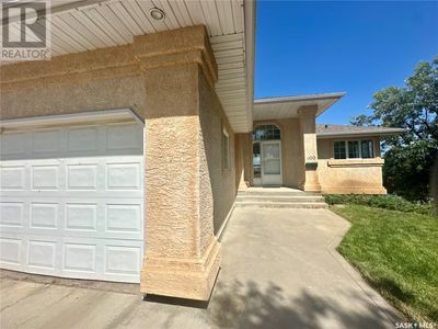 100 Centre St, House other with 3 bedrooms, 2 bathrooms and null parking in Regina Beach SK | Image 2