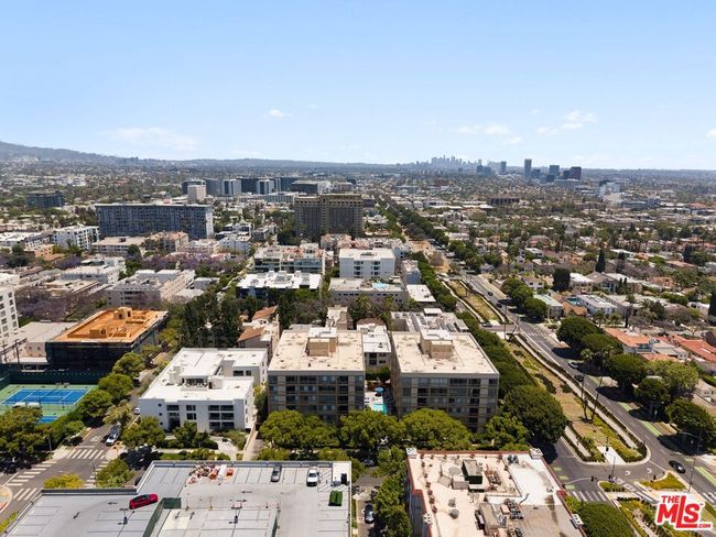 UNIT-406 - 318 N Maple Dr, Condo with 2 bedrooms, 3 bathrooms and 2 parking in Beverly Hills CA | Image 52