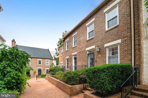 1142 N Pitt St, ALEXANDRIA, VA, 22314-1403 | Card Image