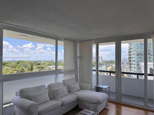 4-3200 Collins Ave, Miami Beach, FL, 33140-4081 | Card Image