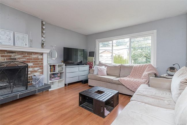 4070 Carey Rd, House other with 5 bedrooms, 3 bathrooms and 3 parking in Saanich BC | Image 6