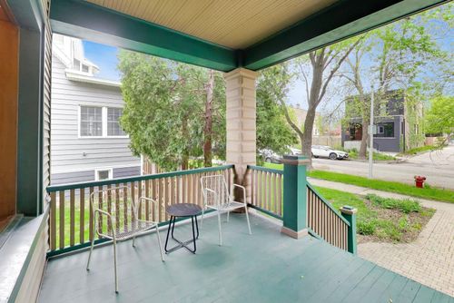 3926 Ridgeway Ave, Chicago, IL, 60618-3110 | Card Image