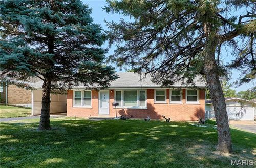 985 Saint Patrice Lane, Florissant, MO, 63031 | Card Image