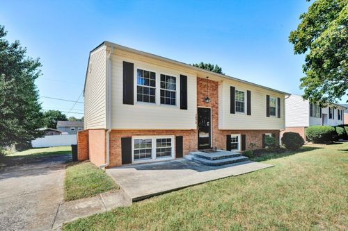 2824 Diplomat Dr, Roanoke, VA, 24019-3314 | Card Image