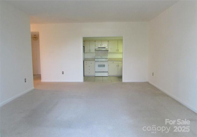 Entrance of kitchen from LR | Image 14