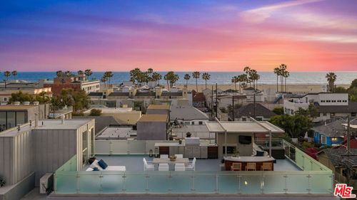 49 Brooks Ave, Venice, CA, 90291-3226 | Card Image