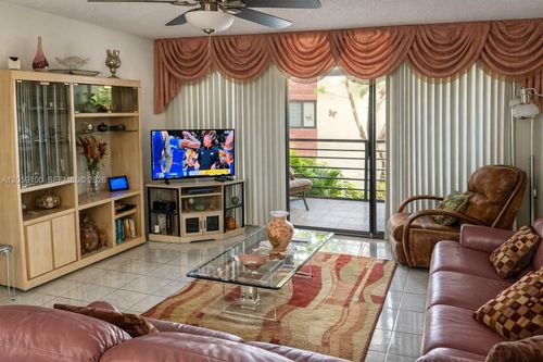 202-20851 San Simeon Way, Miami, FL, 33179-1895 | Card Image