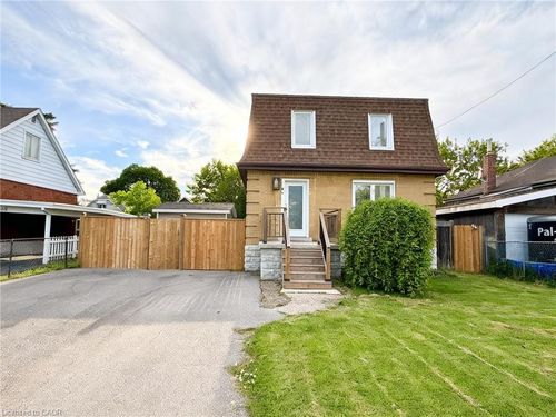 94 Howard Ave, Hamilton, ON, L9A2W5 | Card Image