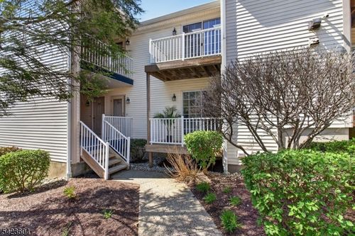 252 Potomac Dr, Basking Ridge, NJ, 07920-3122 | Card Image