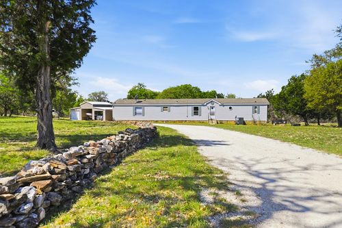 912 Alamo Rd, Fredericksburg, TX, 78624-6333 | Card Image