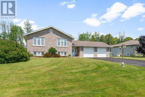 220 Bardis Dr, Pembroke, ON, K8B1C1 | Card Image