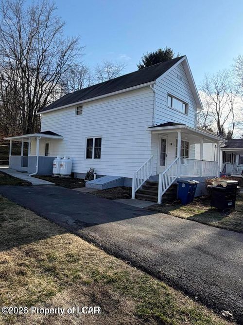125 E Saylor Ave, Wilkes Barre, PA, 18702-2756 | Card Image