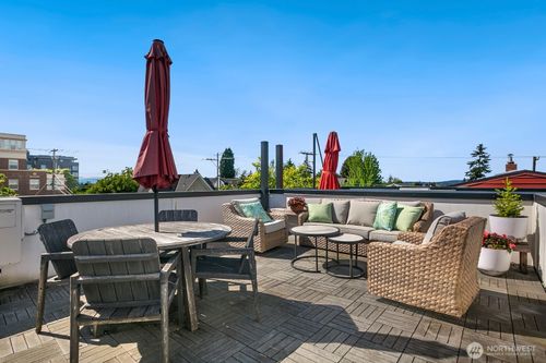 2127 2nd Ave N, Seattle, WA, 98109-2303 | Card Image