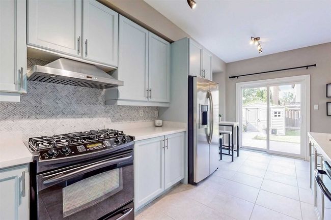 14 Ozner Cres, House attached with 3 bedrooms, 4 bathrooms and 5 parking in Woodbridge ON | Image 8