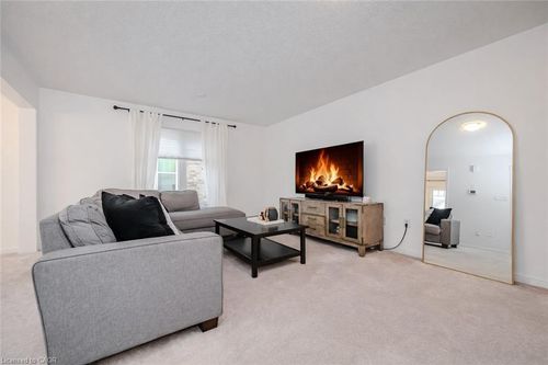 525 Cavanagh Lane, Milton, ON, L9T8G4 | Card Image