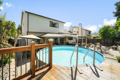 384 Dublin Way, Vacaville, CA, 95688-9387 | Card Image