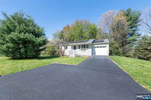 12 Mary Ann Rd, Oak Ridge, NJ, 07438-8818 | Card Image