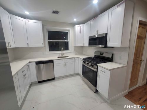 564 Fairfield Ave, Stamford, CT, 06902-7525 | Card Image