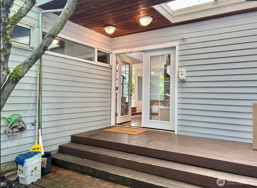 2700 123rd Avenue Se, Bellevue, WA, 98005 | Card Image