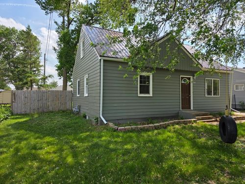 904 6th St Sw, Pipestone, MN, 56164-1114 | Card Image