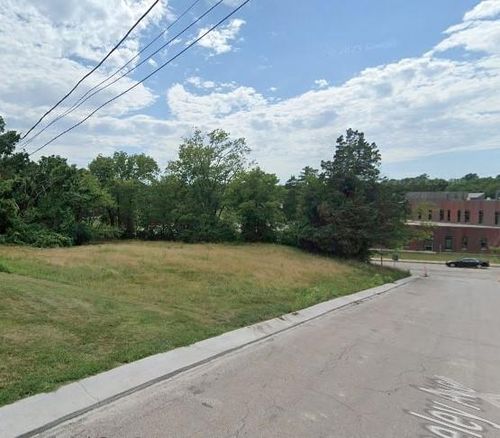 1737 Greeley Ave, Kansas City, KS, 66104-5613 | Card Image