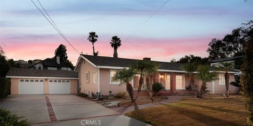 11211 Newport Ave, North Tustin, CA, 92705-2216 | Card Image