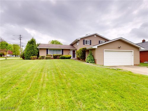 1930 Aldersgate Dr, Lyndhurst, OH, 44124-3806 | Card Image