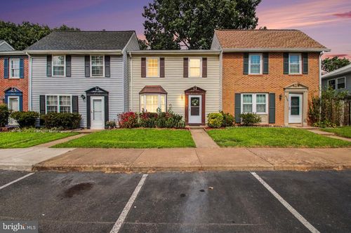 8526 Englewood Ct, MANASSAS PARK, VA, 20111-2370 | Card Image