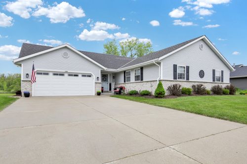 6905 Jamestown Ct, West Bend, WI, 53090-8979 | Card Image