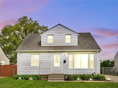 15854 Hummel Rd, Brook Park, OH, 44142-1955 | Card Image