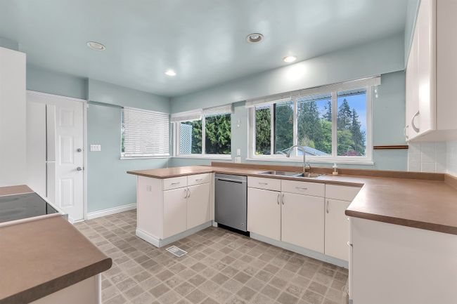 1386 Lawson Avenue, House other with 4 bedrooms, 2 bathrooms and 5 parking in West Vancouver BC | Image 10