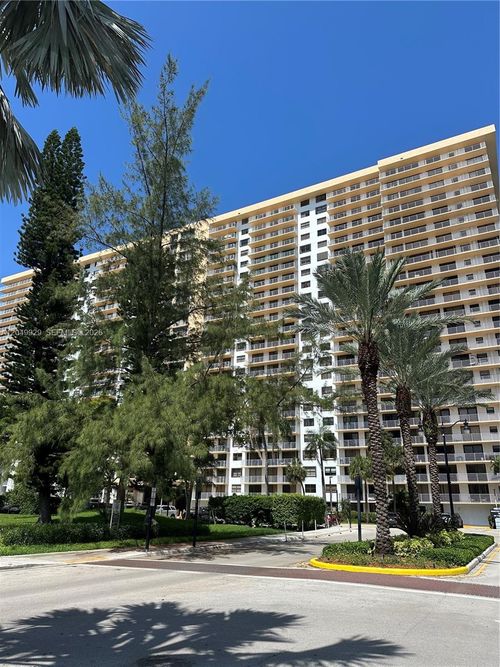 2207-290 174th St, Sunny Isles Beach, FL, 33160-3200 | Card Image